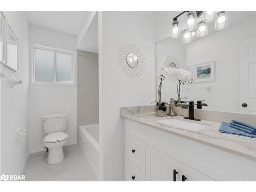 47 Golds Crescent, Barrie, ON - Indoor Photo Showing Bathroom