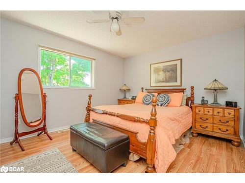 35 Nicholson Drive, Barrie, ON - Indoor Photo Showing Bedroom