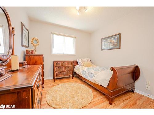 35 Nicholson Drive, Barrie, ON - Indoor Photo Showing Bedroom