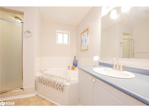 35 Nicholson Drive, Barrie, ON - Indoor Photo Showing Bathroom