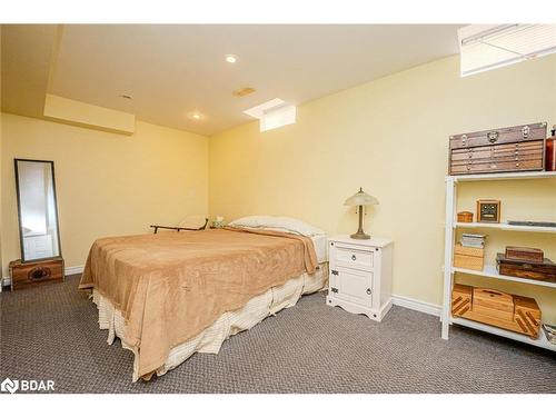35 Nicholson Drive, Barrie, ON - Indoor Photo Showing Bedroom