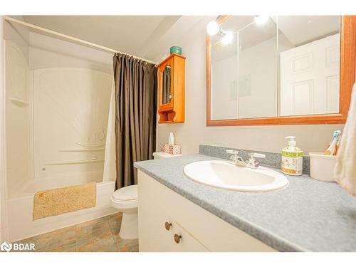 35 Nicholson Drive, Barrie, ON - Indoor Photo Showing Bathroom