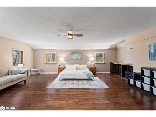 800 Jeffrey Lake Road, Bancroft, ON - Indoor Photo Showing Living Room