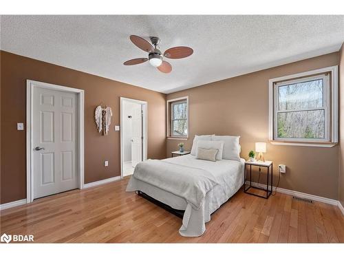 800 Jeffrey Lake Road, Bancroft, ON - Indoor Photo Showing Bedroom