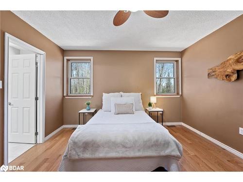 800 Jeffrey Lake Road, Bancroft, ON - Indoor Photo Showing Bedroom