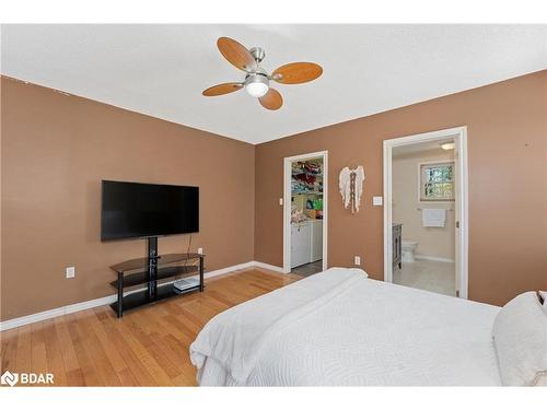 800 Jeffrey Lake Road, Bancroft, ON - Indoor Photo Showing Bedroom