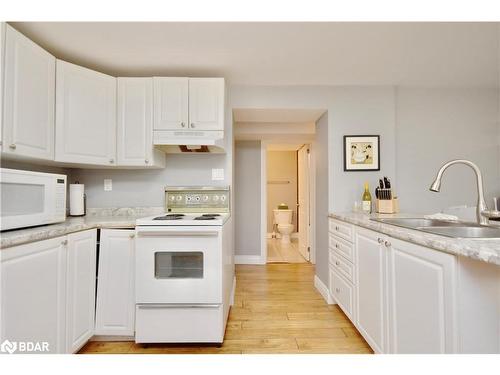 32 Shannon Street, Barrie, ON - Indoor Photo Showing Kitchen