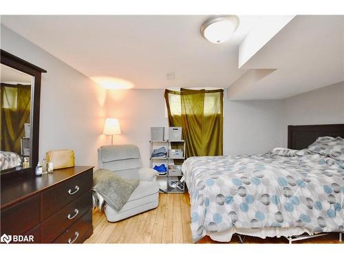 32 Shannon Street, Barrie, ON - Indoor Photo Showing Bedroom