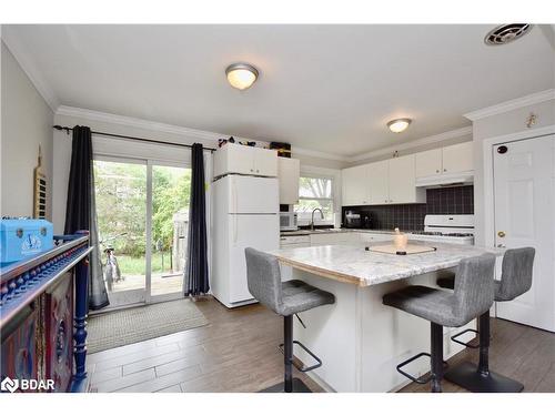 32 Shannon Street, Barrie, ON - Indoor Photo Showing Kitchen