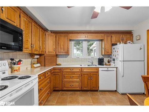 3093 26 Highway, Springwater, ON - Indoor Photo Showing Kitchen