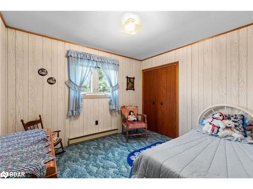 3093 26 Highway, Springwater, ON - Indoor Photo Showing Bedroom