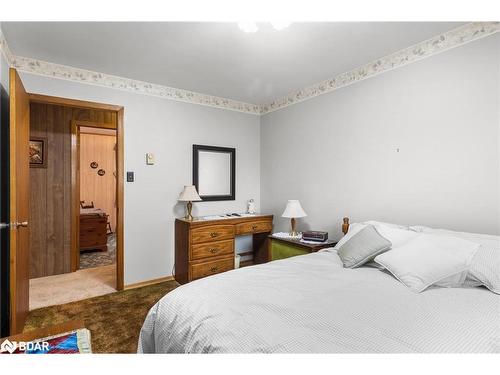 3093 26 Highway, Springwater, ON - Indoor Photo Showing Bedroom