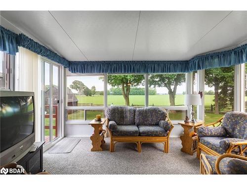 3093 26 Highway, Springwater, ON - Indoor Photo Showing Living Room