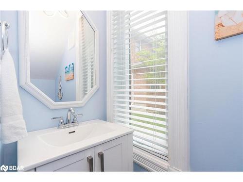 62 Fletcher Crescent, Alliston, ON - Indoor Photo Showing Bathroom