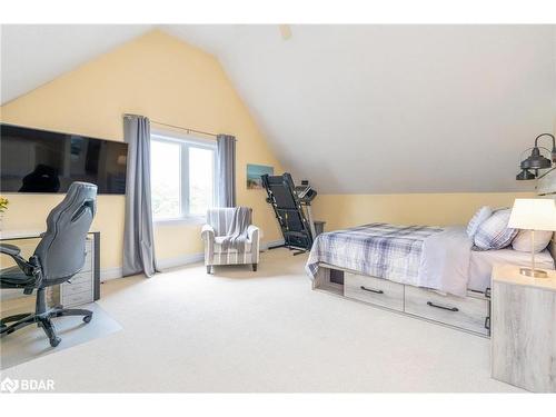 62 Fletcher Crescent, Alliston, ON - Indoor Photo Showing Bedroom