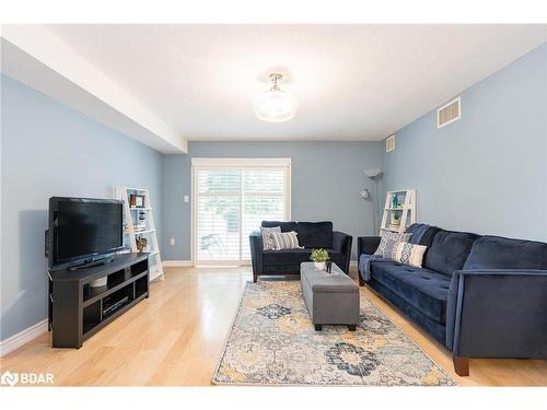 4-43 Coulter Street, Barrie, ON - Indoor Photo Showing Living Room
