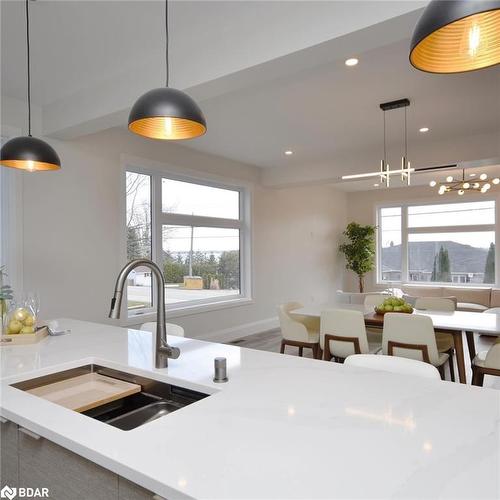 1411 Maple Way, Innisfil, ON - Indoor Photo Showing Kitchen With Double Sink With Upgraded Kitchen