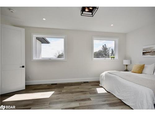 1411 Maple Way, Innisfil, ON - Indoor Photo Showing Bedroom