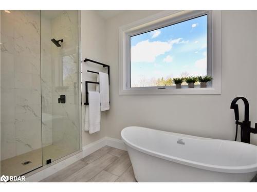 1411 Maple Way, Innisfil, ON - Indoor Photo Showing Bathroom