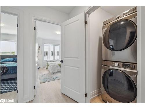 1495 Purchase Place Place, Lefroy, ON - Indoor Photo Showing Laundry Room