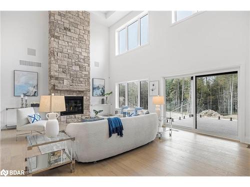 8 Clydesdale Court, Oro-Medonte, ON - Indoor Photo Showing Living Room With Fireplace