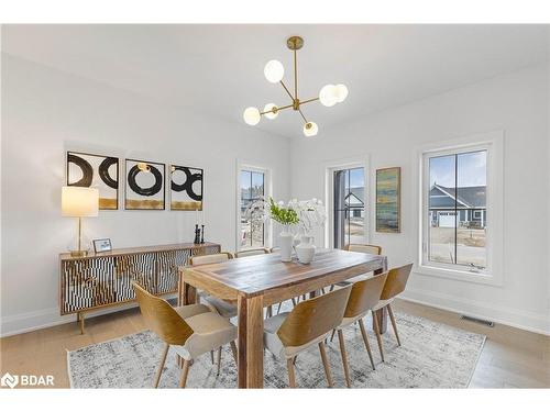 8 Clydesdale Court, Oro-Medonte, ON - Indoor Photo Showing Dining Room