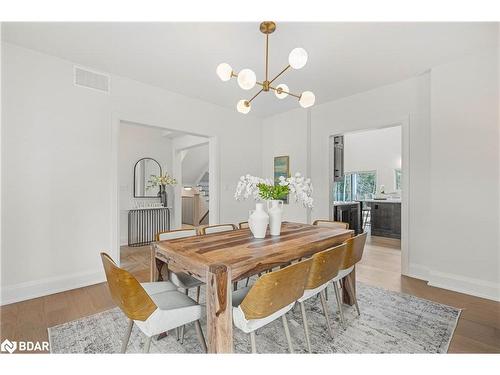 8 Clydesdale Court, Oro-Medonte, ON - Indoor Photo Showing Dining Room