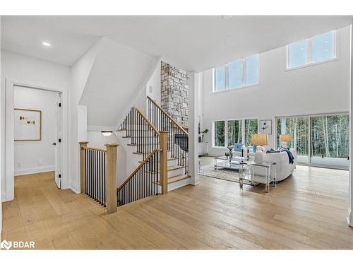 8 Clydesdale Court, Oro-Medonte, ON - Indoor Photo Showing Other Room