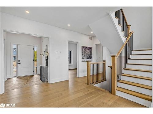 8 Clydesdale Court, Oro-Medonte, ON - Indoor Photo Showing Other Room