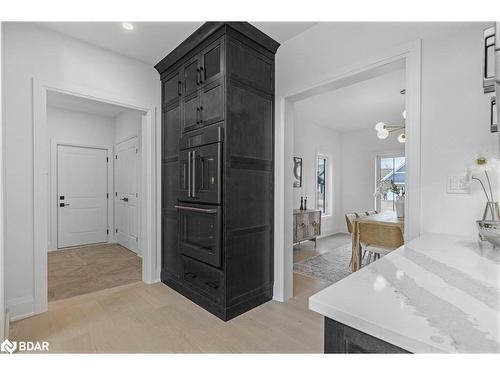 8 Clydesdale Court, Oro-Medonte, ON - Indoor Photo Showing Bedroom