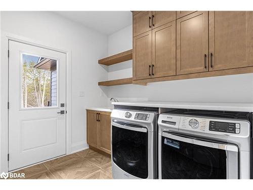 8 Clydesdale Court, Oro-Medonte, ON - Indoor Photo Showing Laundry Room