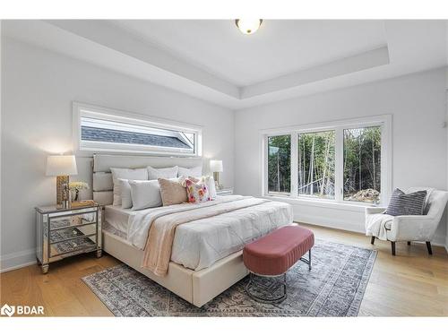 8 Clydesdale Court, Oro-Medonte, ON - Indoor Photo Showing Bedroom