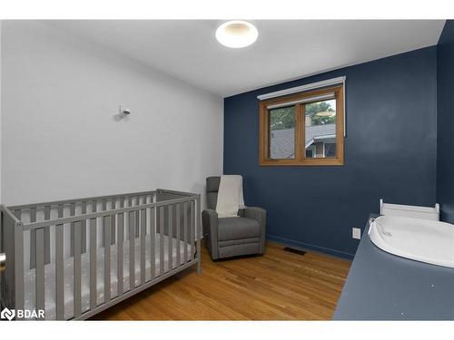 390 Crescent Drive, Gravenhurst, ON - Indoor Photo Showing Bedroom