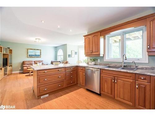 2320 7Th Line, Innisfil, ON - Indoor Photo Showing Kitchen