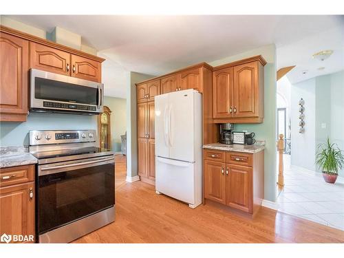 2320 7Th Line, Innisfil, ON - Indoor Photo Showing Kitchen