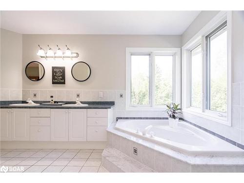 2320 7Th Line, Innisfil, ON - Indoor Photo Showing Bathroom