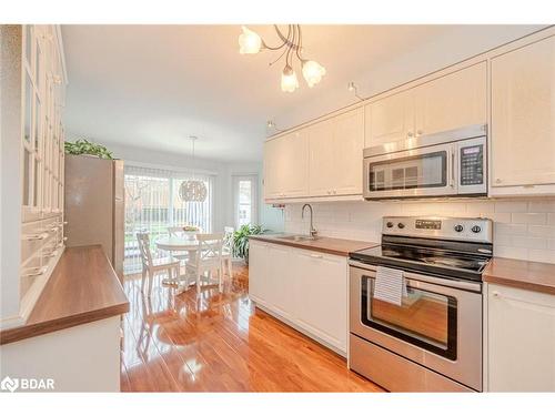 22 Macmillan Crescent, Barrie, ON - Indoor Photo Showing Kitchen