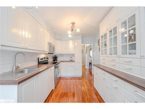 22 Macmillan Crescent, Barrie, ON - Indoor Photo Showing Kitchen