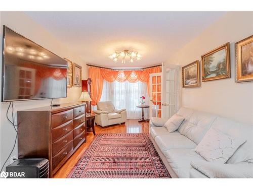 22 Macmillan Crescent, Barrie, ON - Indoor Photo Showing Living Room