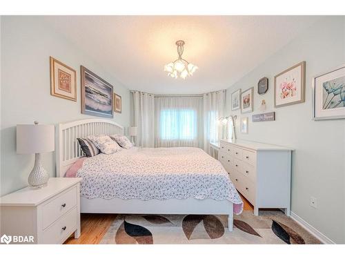 22 Macmillan Crescent, Barrie, ON - Indoor Photo Showing Bedroom