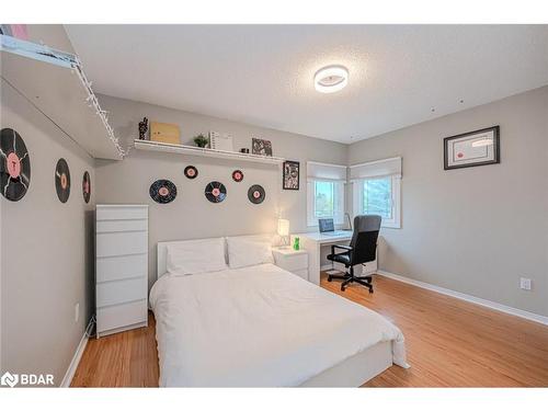 22 Macmillan Crescent, Barrie, ON - Indoor Photo Showing Bedroom