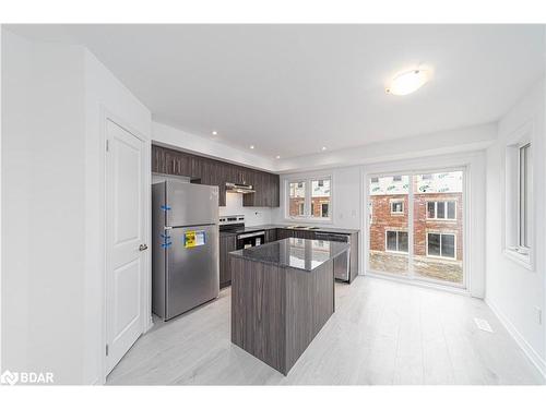 9 Tobias Lane, Barrie, ON - Indoor Photo Showing Kitchen