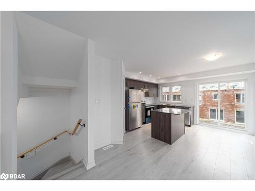 9 Tobias Lane, Barrie, ON - Indoor Photo Showing Kitchen