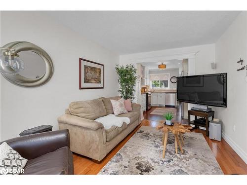 11 Frontier Avenue, Orillia, ON - Indoor Photo Showing Living Room