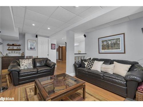 11 Frontier Avenue, Orillia, ON - Indoor Photo Showing Living Room