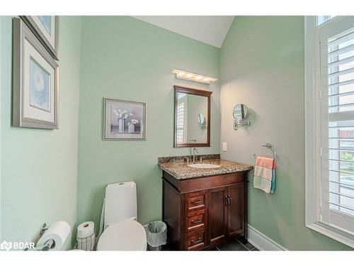 31 Plunkett Court, Barrie, ON - Indoor Photo Showing Bathroom