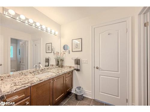 31 Plunkett Court, Barrie, ON - Indoor Photo Showing Bathroom