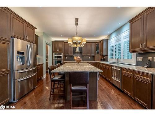 31 Plunkett Court, Barrie, ON - Indoor Photo Showing Kitchen With Upgraded Kitchen