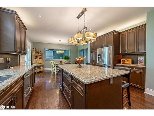 31 Plunkett Court, Barrie, ON - Indoor Photo Showing Kitchen With Upgraded Kitchen