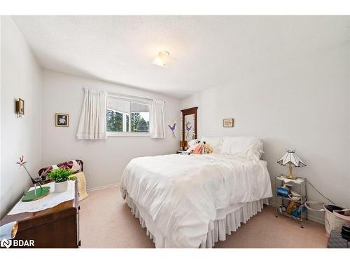 3156 25 Side Road, Innisfil, ON - Indoor Photo Showing Bedroom